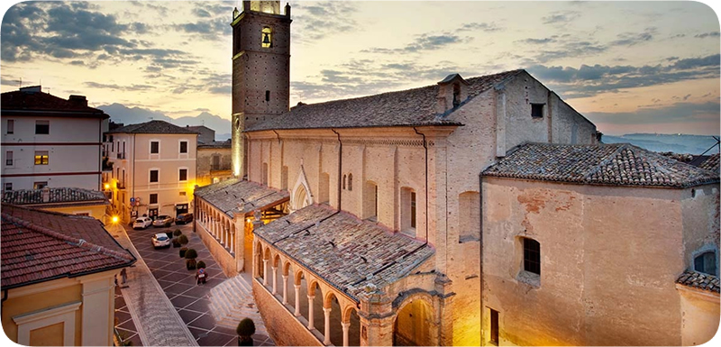 Image of the little town of Città Sant'Angelo in Abruzzo - a hidden gem from Abruzzo
